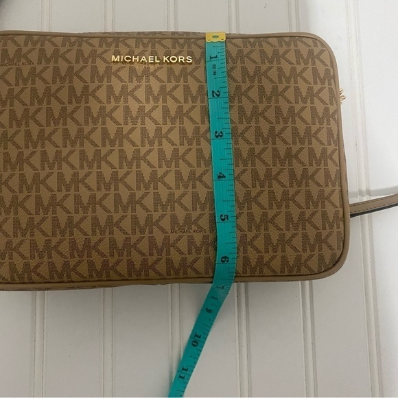 Michael Kors  Logo Jet Set Ballet MD Camera Bag Camel and Brown NWT - Picture 10 of 11